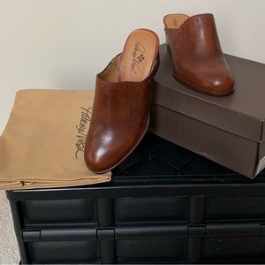 NWOT - Patricia Nash Leather Mules